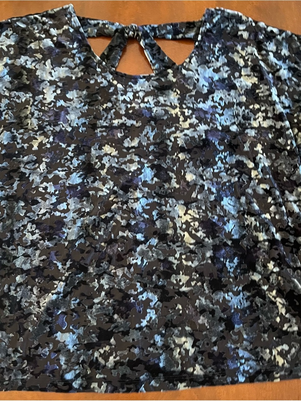 CRUSHED VELVET - Fancy Top
L-XL - Black & grey abstract